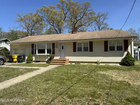 153 Regent Pl, Lakewood, NJ 08701