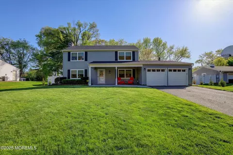 49 Knox Ln, Manalapan, NJ 07726