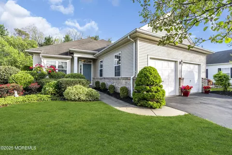 48 Drayton Rd, Manchester, NJ 08759