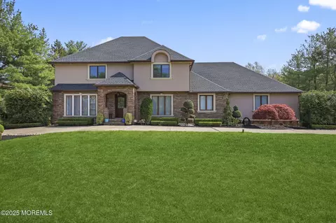 21 Hunt Rd, Freehold, NJ 07728