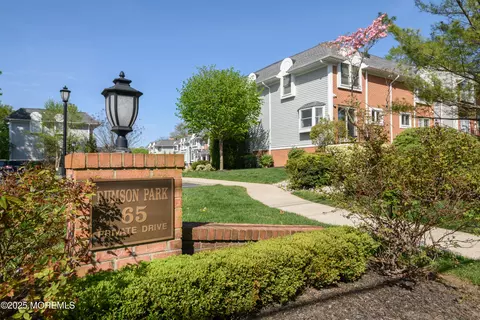 65 E River Rd #14, Rumson, NJ 07760