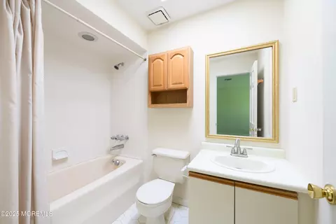 Bath - 65 E River Rd #14, Rumson, NJ 07760 photo 2 of 2
