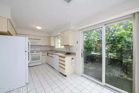 Kitchen - 65 E River Rd #14, Rumson, NJ 07760 photo 1 of 2