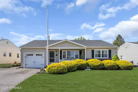 223 Westbrook Dr, Toms River, NJ 08757