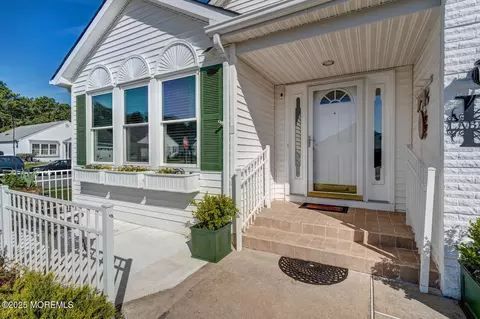 1 Cardigan Dr, Toms River, NJ 08757