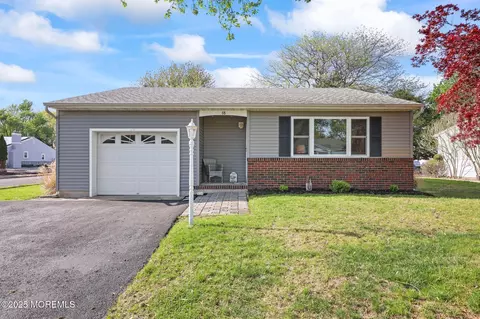 68 Westbrook Dr, Toms River, NJ 08757