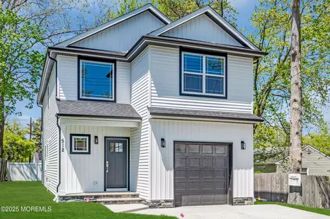 512 Seaman Ave, Beachwood, NJ 08722