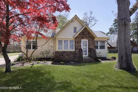 363 Arrowhead Dr, Brick, NJ 08724
