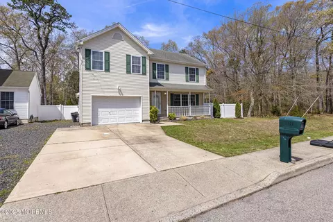 722 Sandy Hook Dr, Forked River, NJ 08731