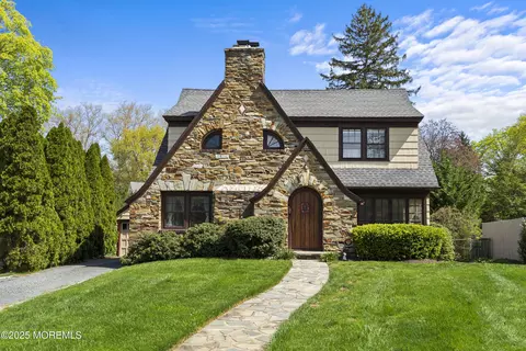6 Garden Rd, Little Silver, NJ 07739