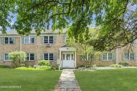 94 Stonehurst Blvd #G, Freehold, NJ 07728