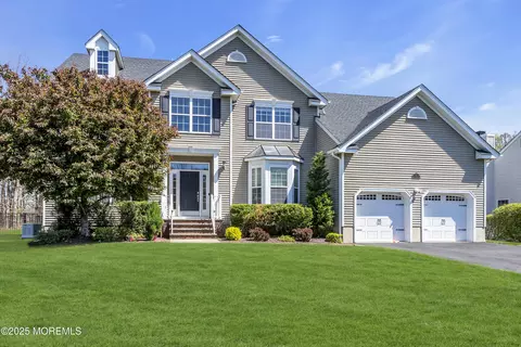 4 Angelina Ct, Monroe, NJ 08831