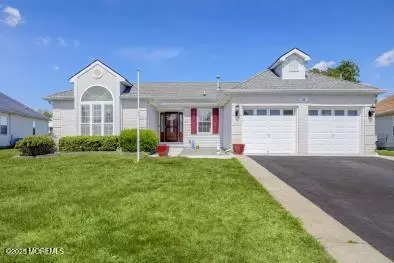 58 Winterton Dr, Toms River, NJ 08757