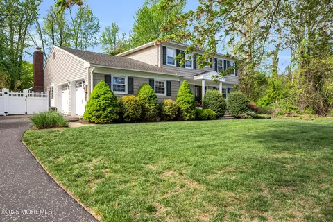 21 Schelly Dr, Middletown, NJ 07748 photo 2