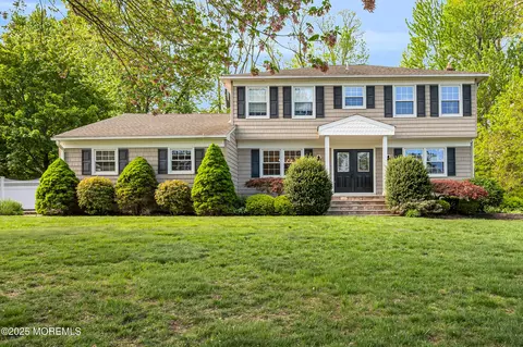 21 Schelly Dr, Middletown, NJ 07748