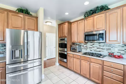 Kitchen - 50 Avalon Way, Waretown, NJ 08758 photo 3 of 4