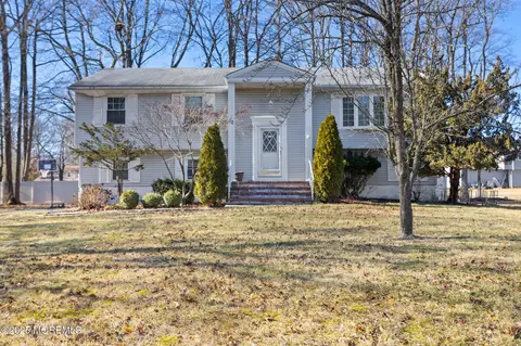 52 Yorke Ct, Freehold, NJ 07728