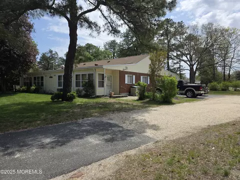 3 Cherry St # A, Toms River, NJ 08757