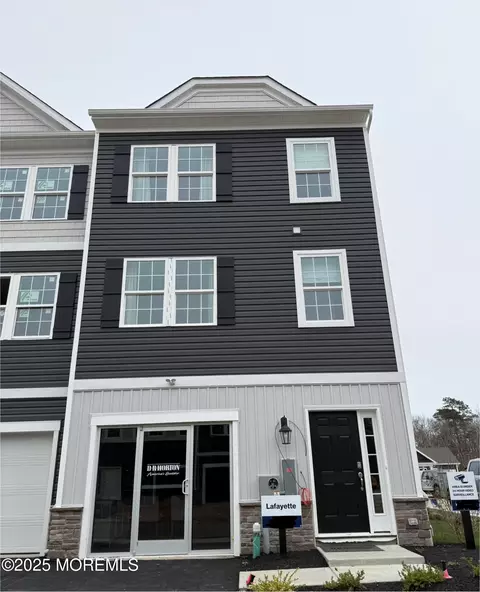 7 Bay Breeze Dr, Waretown, NJ 08758