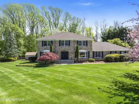 4 Tara Ct, Holmdel, NJ 07733