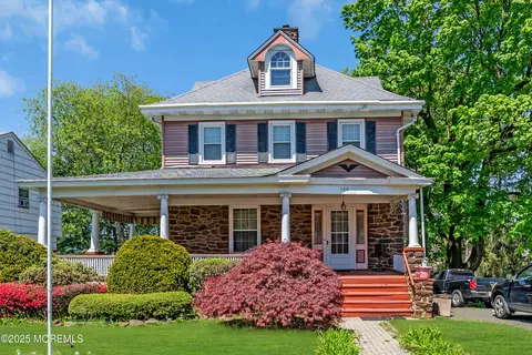 125 W Main St, Freehold, NJ 07728
