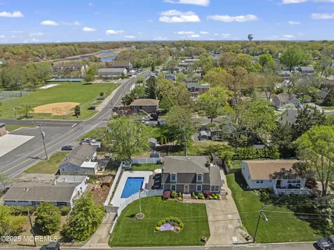 136 Chestnut Ave, Island Heights, NJ 08732