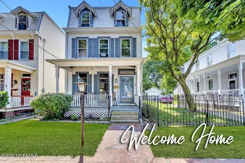 422 Locust Ave, Burlington, NJ 08016