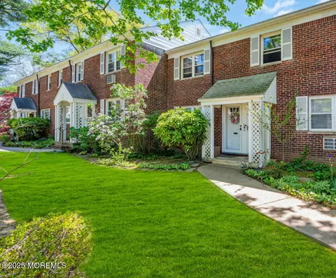 142 Manor Dr, Red Bank, NJ 07701