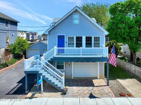 17 Central Ave, Highlands, NJ 07732