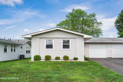 8 Constable St, Brick, NJ 08724 photo 2