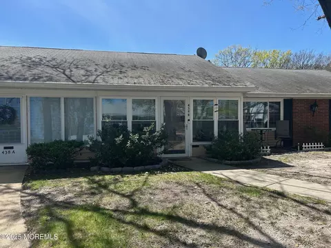 438 Portsmouth Dr # B, Lakewood, NJ 08701