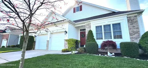 8 Eagleswood Dr, Waretown, NJ 08758