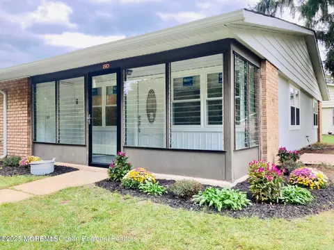 19 Yorkshire Ct # D, Manchester, NJ 08759