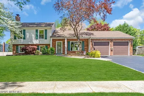 5 Beth Dr, Middletown, NJ 07748