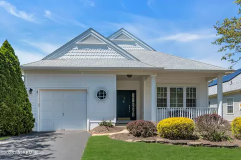 21 Edgeworth Cir, Manchester, NJ 08759