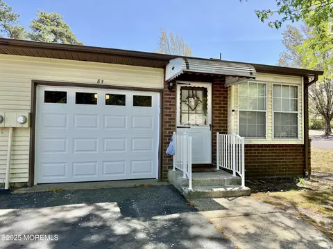8 Deerfield Dr # B, Whiting, NJ 08759
