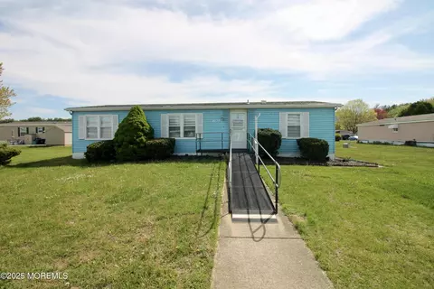 604 Jerome Pl, Freehold, NJ 07728