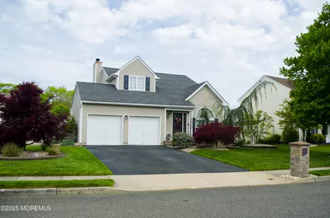 18 Gettysburg Dr, Howell, NJ 07731