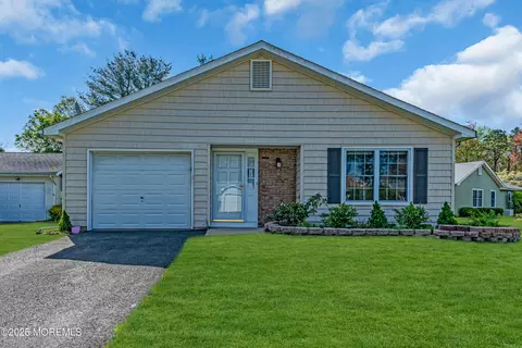 4 Dartmoor Rd, Brick, NJ 08724