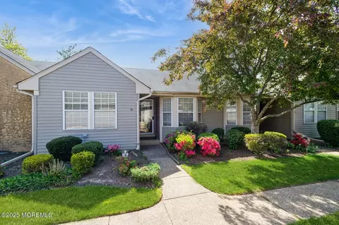 8 John Adams Ct # D, Monroe, NJ 08831