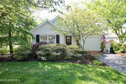 2 Winding River Rd, Lakewood, NJ 08701