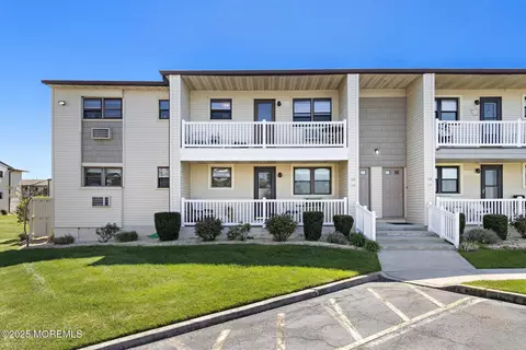 119 Wharfside Dr, Monmouth Beach, NJ 07750