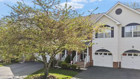 48 Heron Ct, Manalapan, NJ 07726