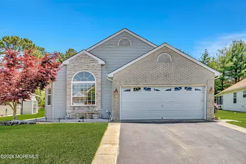 64 Canterbury Ln, Toms River, NJ 08757