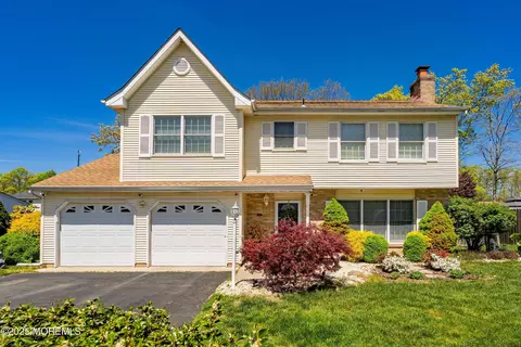 8 Independence Way, Howell, NJ 07731