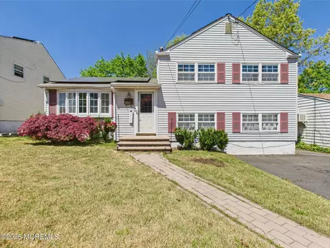 107 Albert Dr, Parlin, NJ 08859