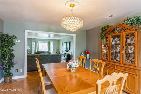 Dining - 23 Highland Dr, Middlesex, NJ 08846 photo 2 of 2