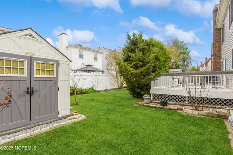 Exterior - 23 Highland Dr, Middlesex, NJ 08846 photo 2 of 4
