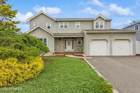 23 Highland Dr, Middlesex, NJ 08846