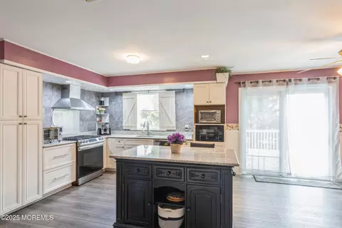 Kitchen - 23 Highland Dr, Middlesex, NJ 08846 photo 1 of 3